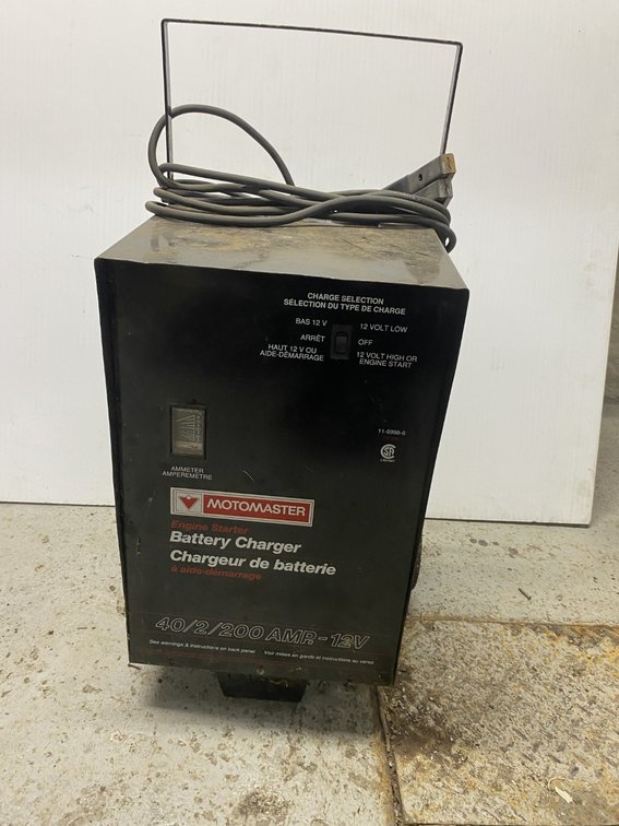 Motomaster Battery Charger