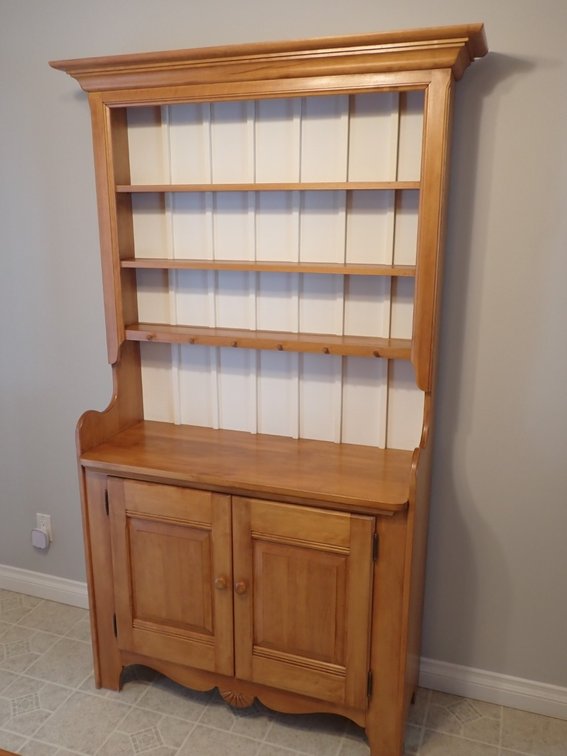 Maple Hutch