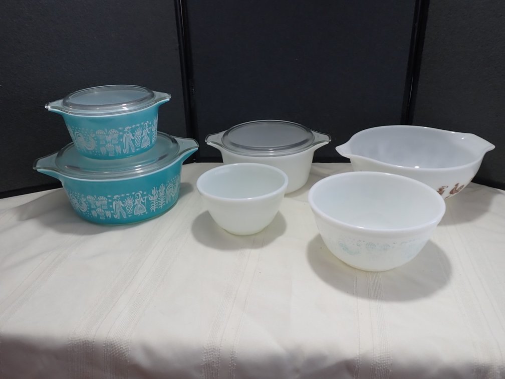 Pyrex Bowls with Lids