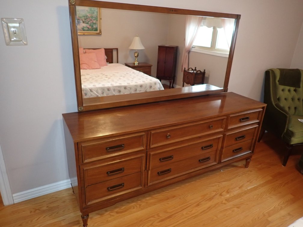 La Silva Bedroom Dresser and Mirror