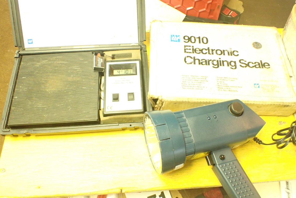 Electronic Charging Scale & Spot Light