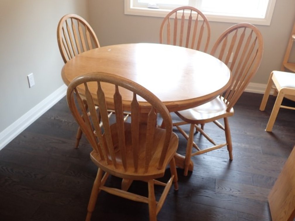 Chairs and Expanding Table 4-8