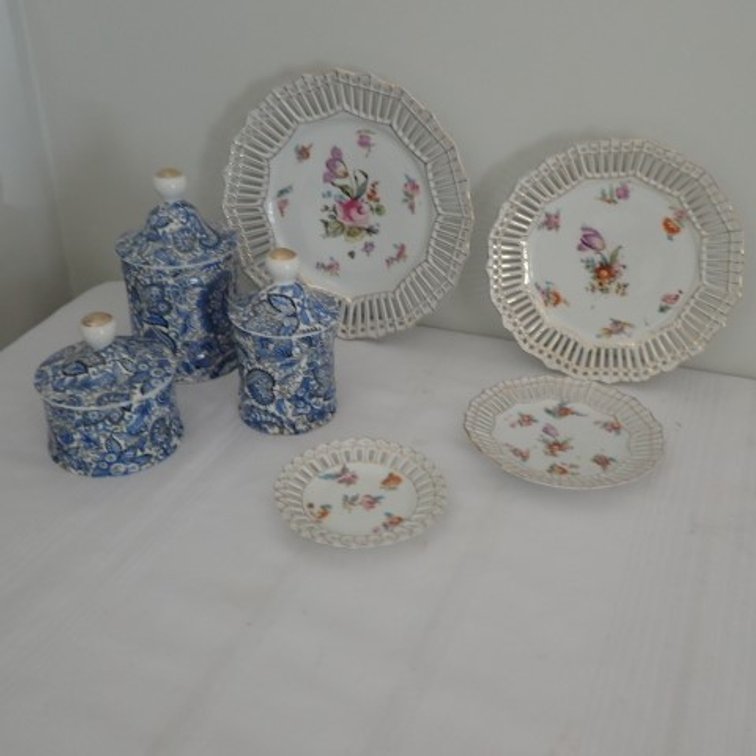 Lattice Work plate set and Old Foley