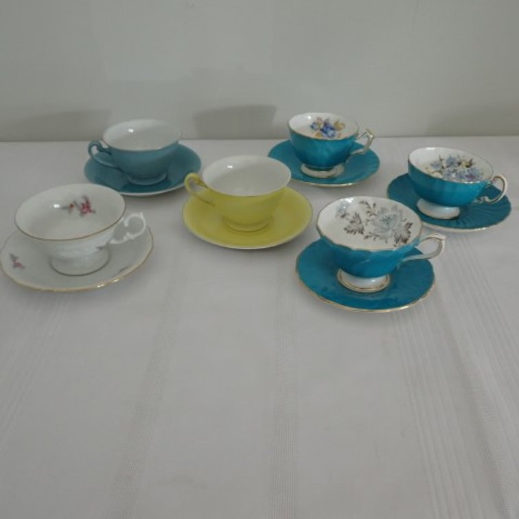 6 Cup and Saucers