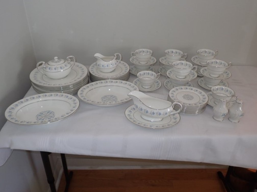 Aynsley "Dianne" Dinner Set