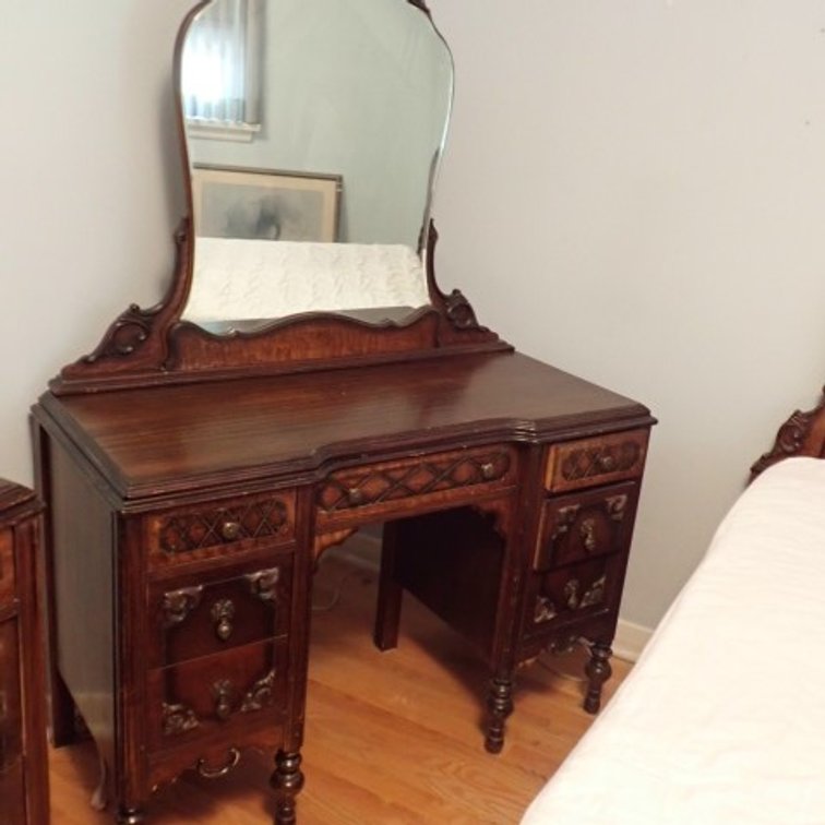 Dressing Table with Mirror