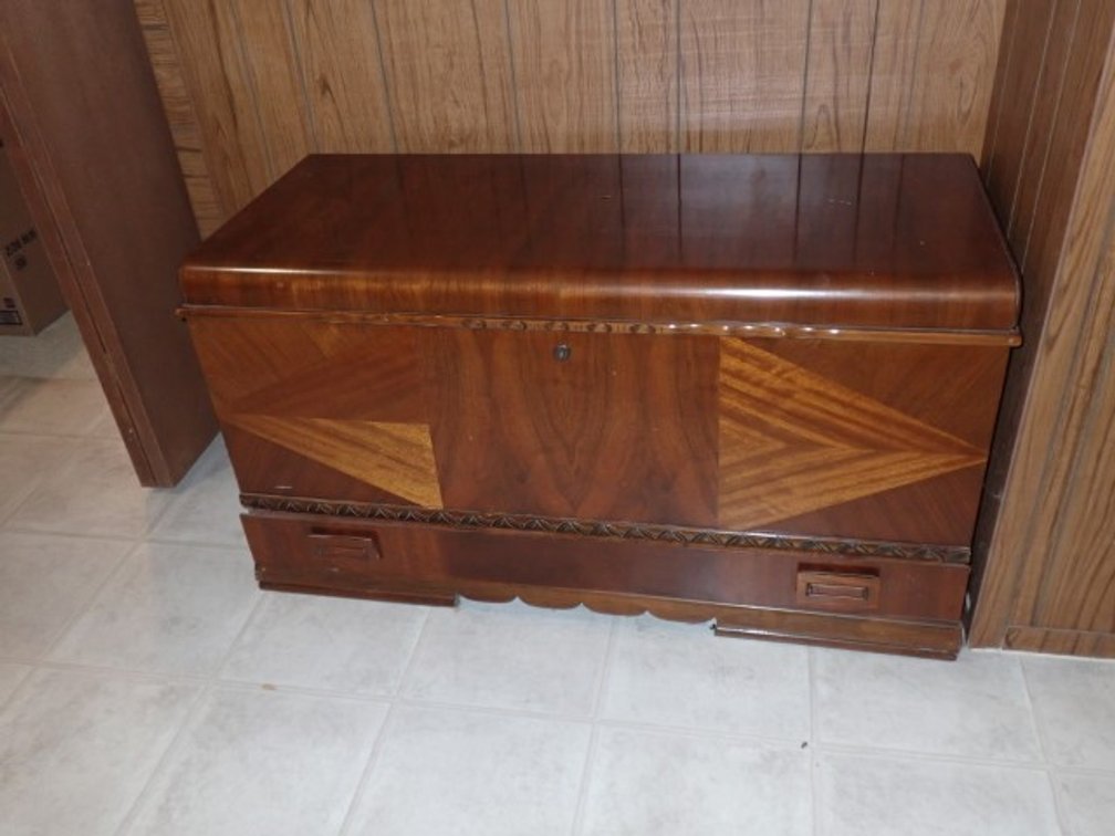 Honderich Cedar Chest with Drawer