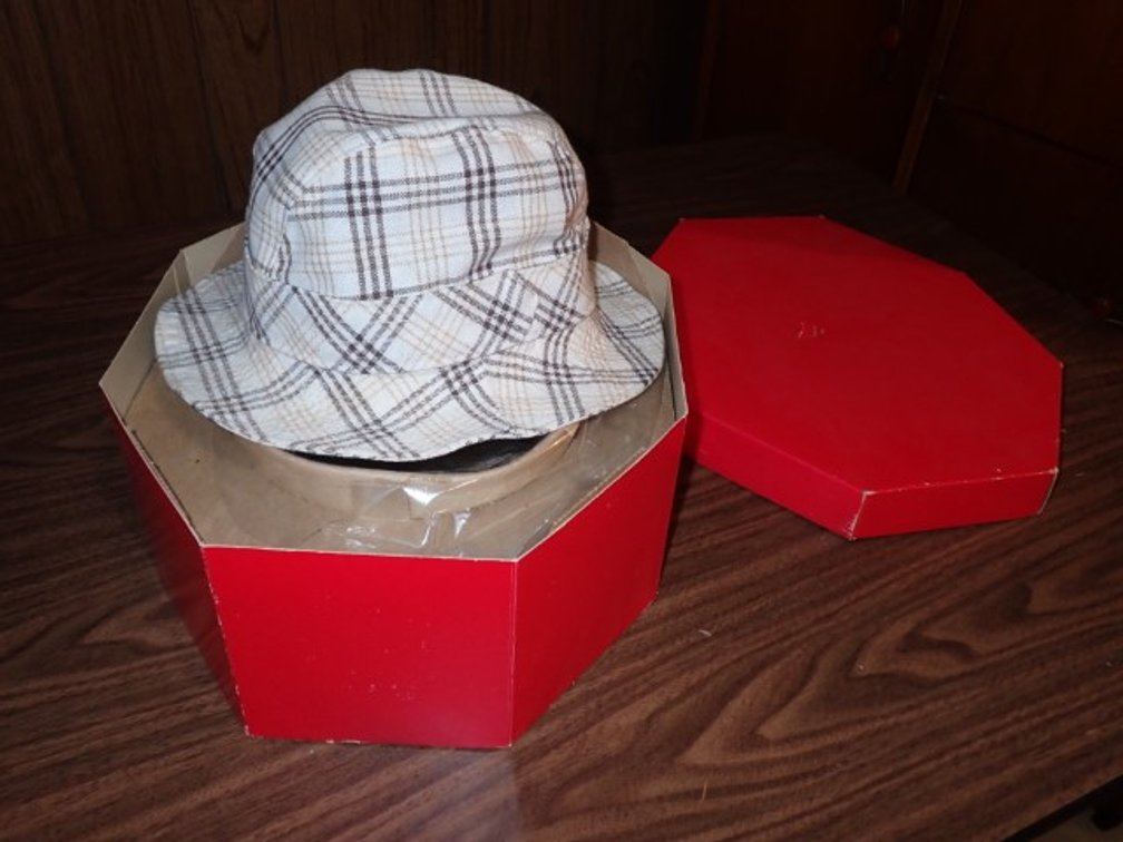 Biltmore Hat in Box - Plaid