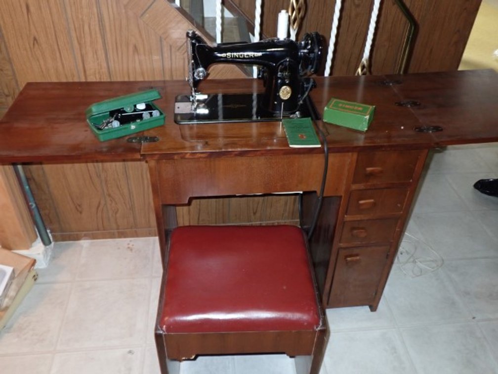 Singer 201-3 in cabinet