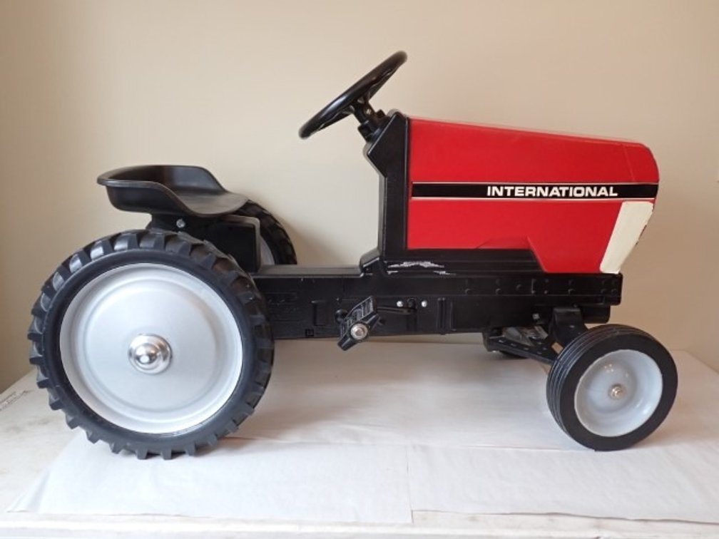 ERTL Case-IH Pedal Tractor - Made in USA