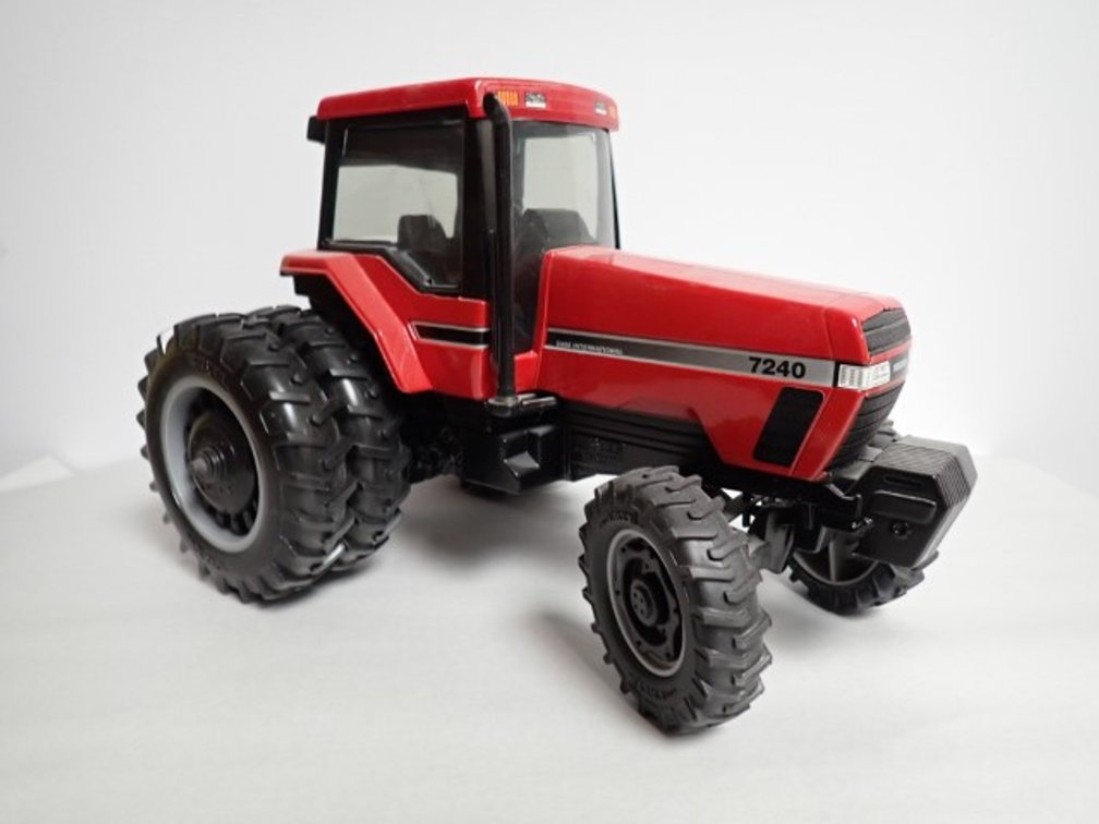 CASE International Diecast Tractor Model IH 7240