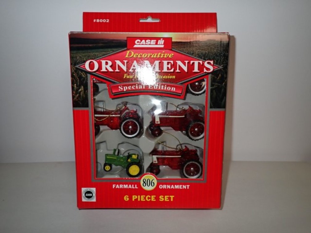CASE IH Farmall Decorative Ornament Set