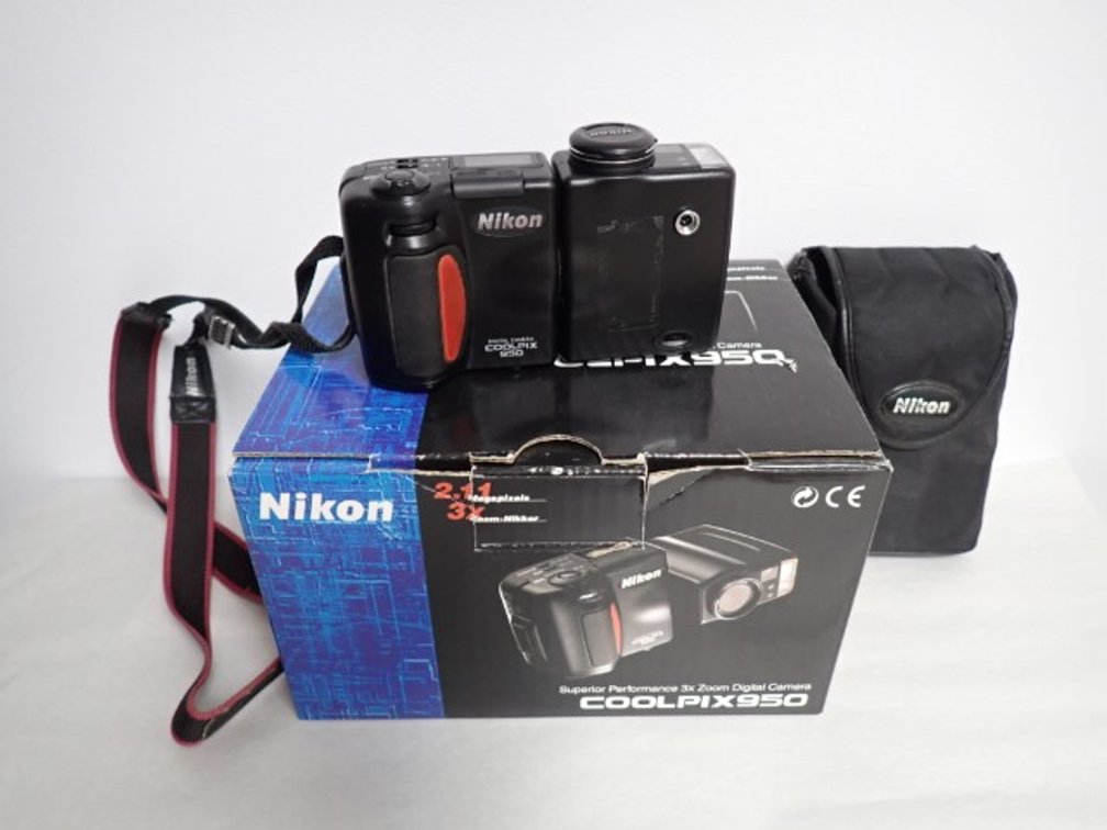 Nikon Coolpix 950 Camera
