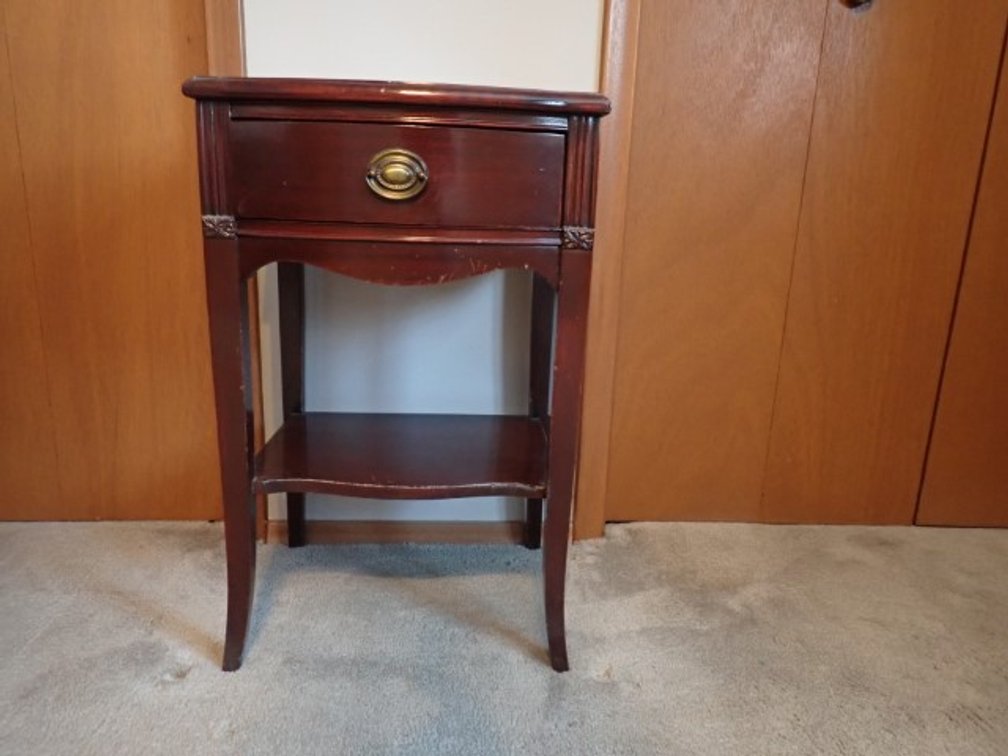 Vintage Federal Style Mahogany Nightstand Side Table