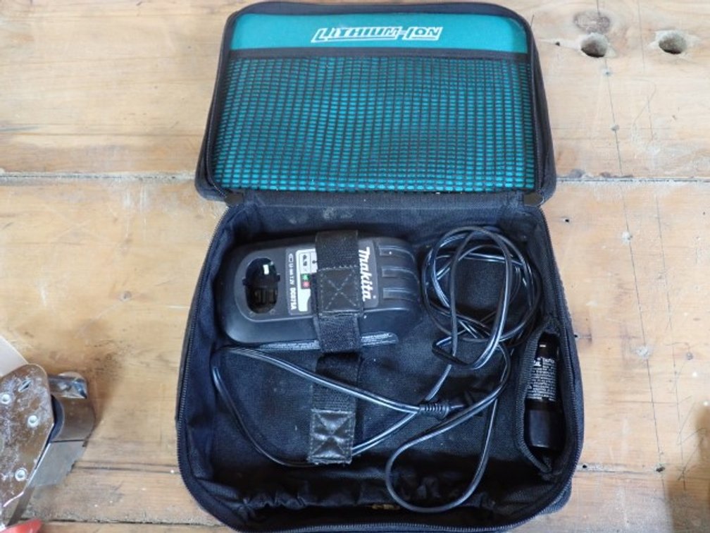 MAKITA battery charger in soft case