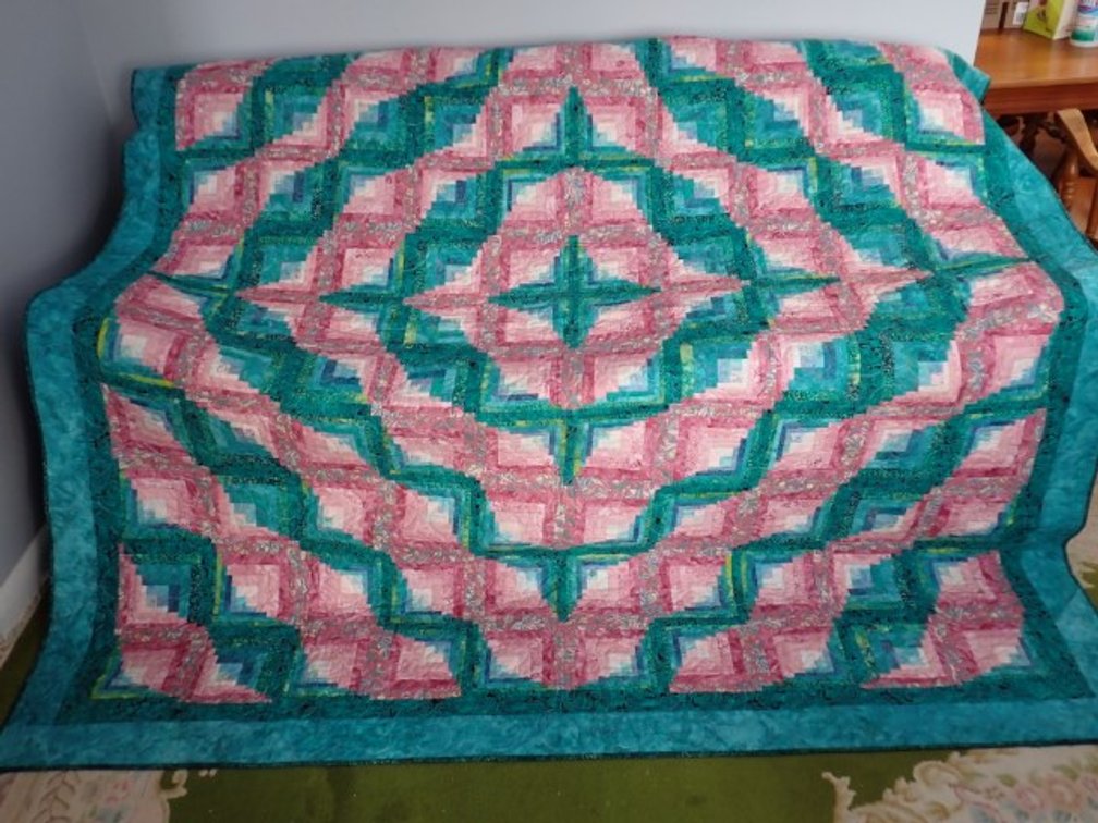 Log Cabin'' Quilt	6	6	-pink and teal tones