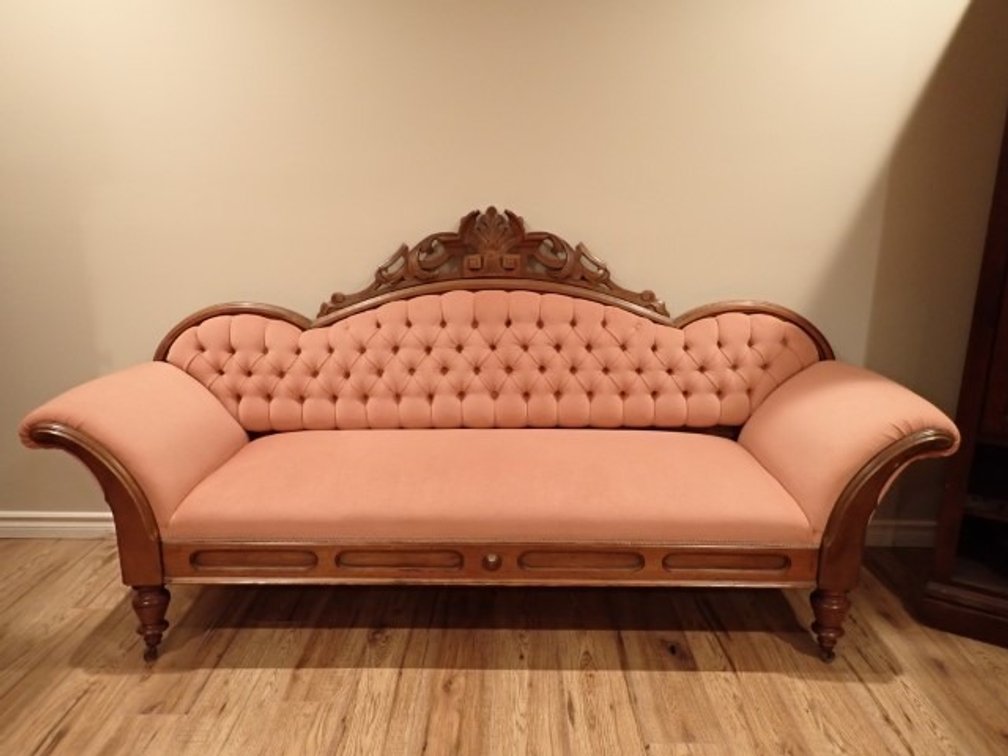 Victorian-style Settee