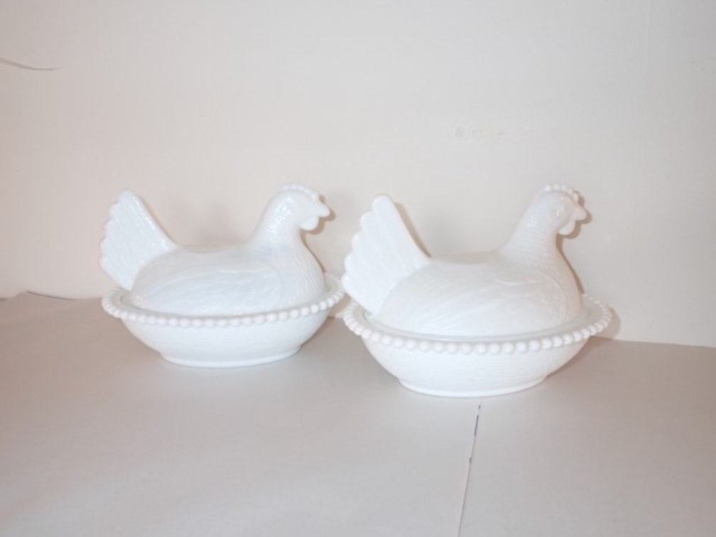 Vintage White Milk Glass  Hens On A Nest