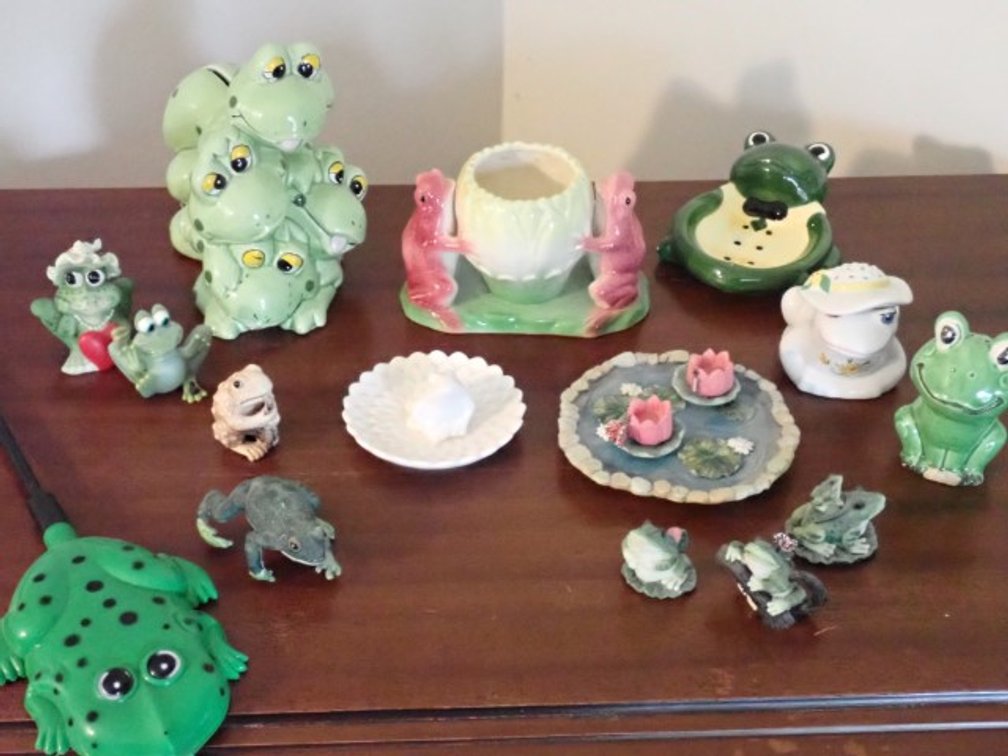 Vintage Frog-Themed Collectibles