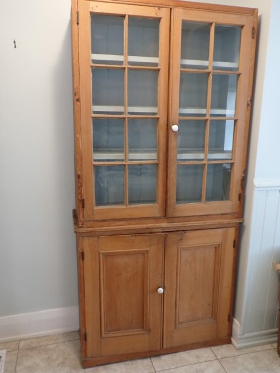 Primitive Pine Hutch