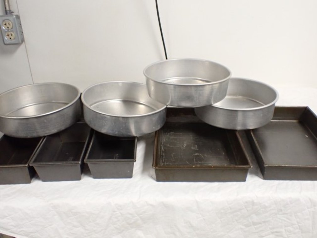 Winco Aluminum Round Cake Pans