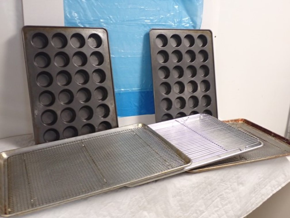 Muffin Trays, Sheet Pans & Cooling Trays