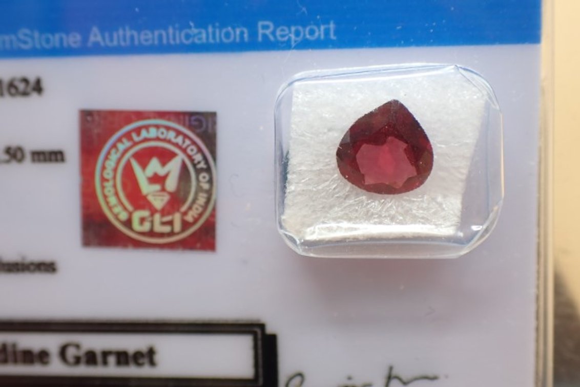 1.55 ct Natural Almandine Garnet Gemstone