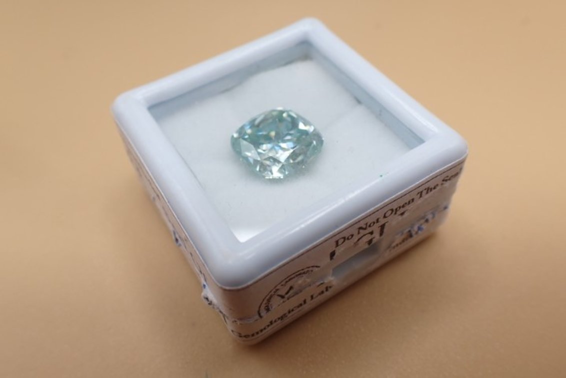 3.99 ct Moissanite Gemstone