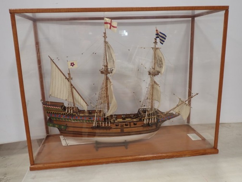 36" Ship "GOLDEN HIND"