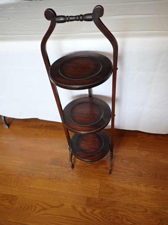 Folding Pie Stand