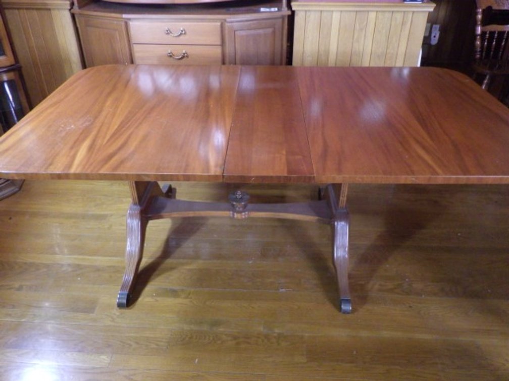 Classic Duncan Phyfe Style Pedestal Dining Table