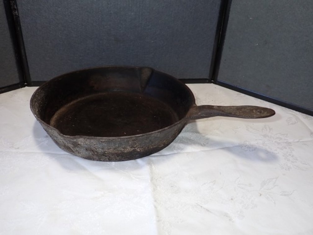 Double Spout Cast Iron Skillet