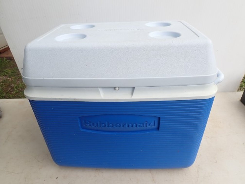 Rubbermaid Cooler