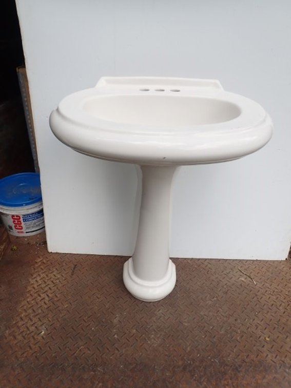 Porcelain Pedestal Sink