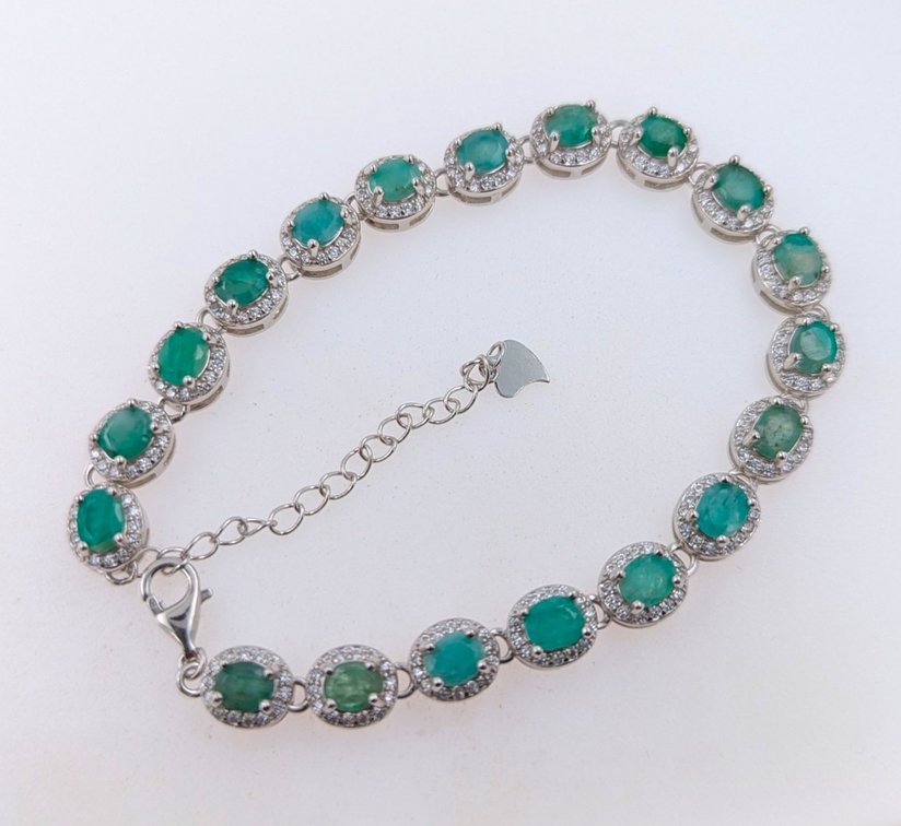 12.9 ct Certified Silver Emerald gemstone bracelet ($8,656 Appraisal)