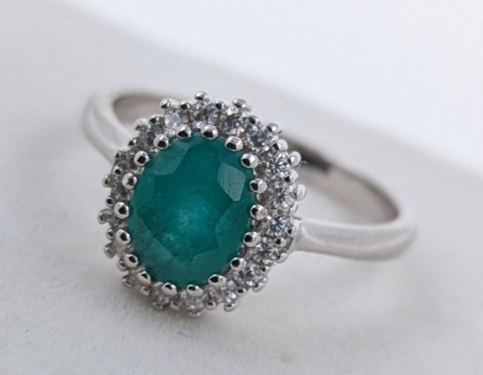 3.1 ct Certified Silver Emerald gemstone ring ($2,130 Appraisal)