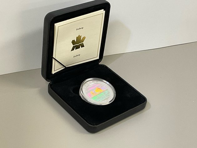 Image for 2004 Fine Silver Hologram ‘Iceberg’ Coin