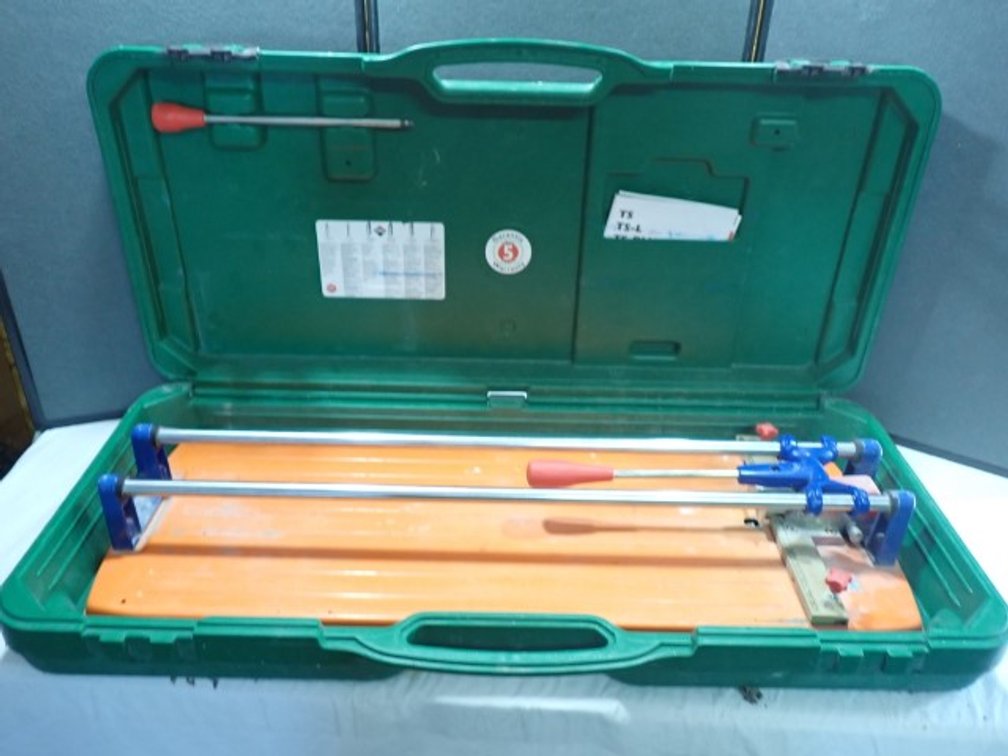 Professional Grade Tile Cutter