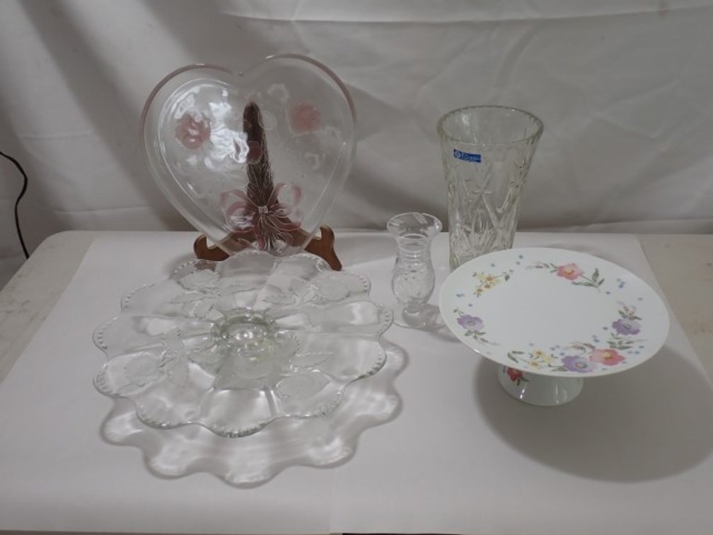 Cake Stand Roses and Vase