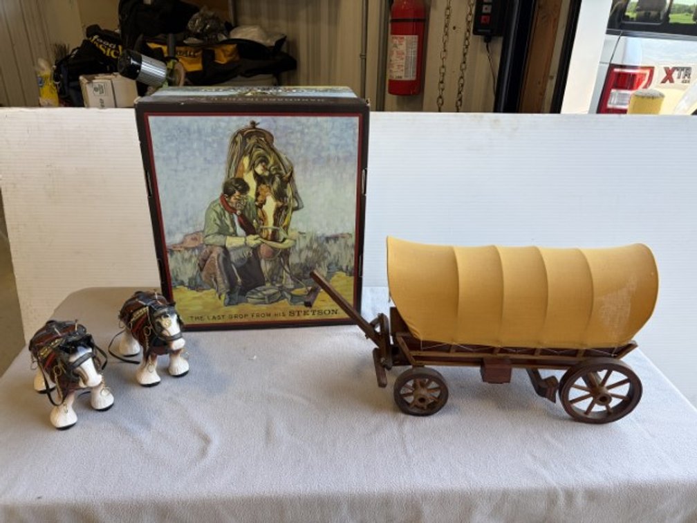 Western Covered Wagon Table Lamp
