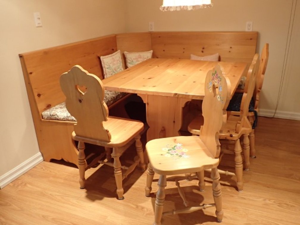 Pine Corner Dining Nook Set with Table and Four Chairs