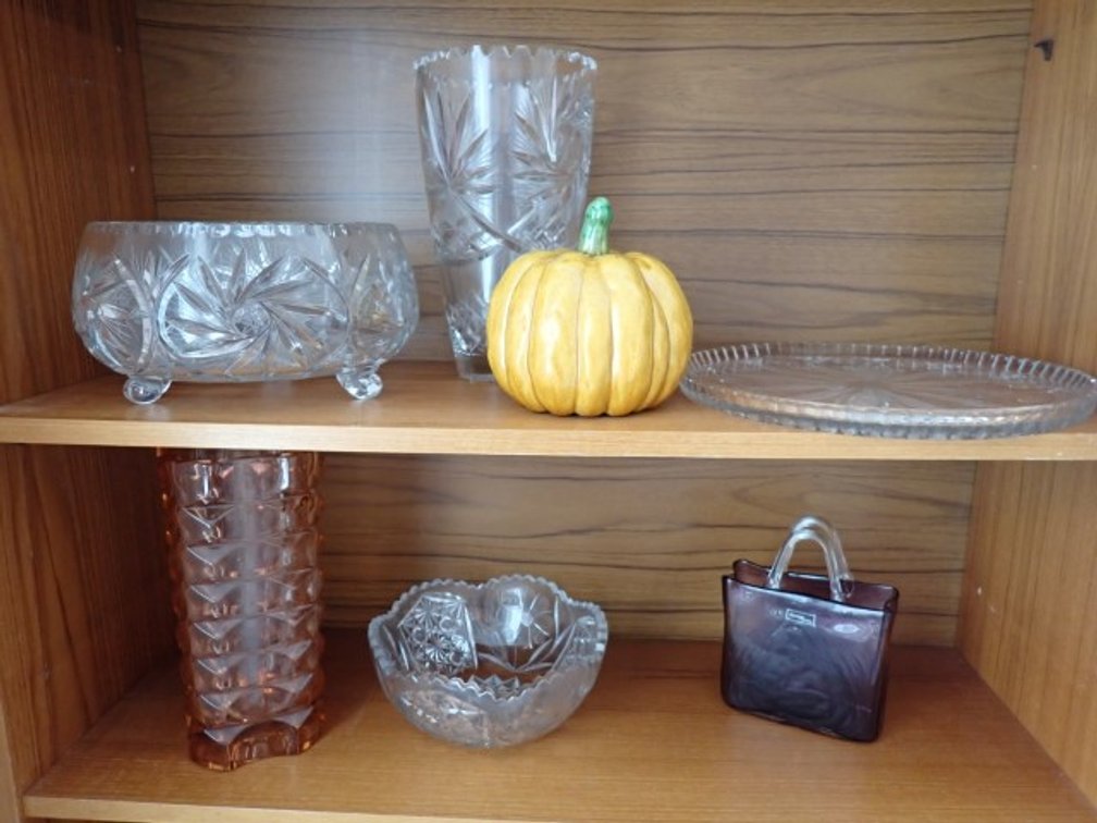 Cut Glass, Art Glass and Ceramic Décor