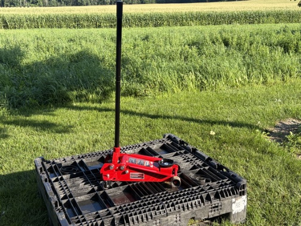 Torin Big Red 3-Ton Hydraulic Service / Floor Jack