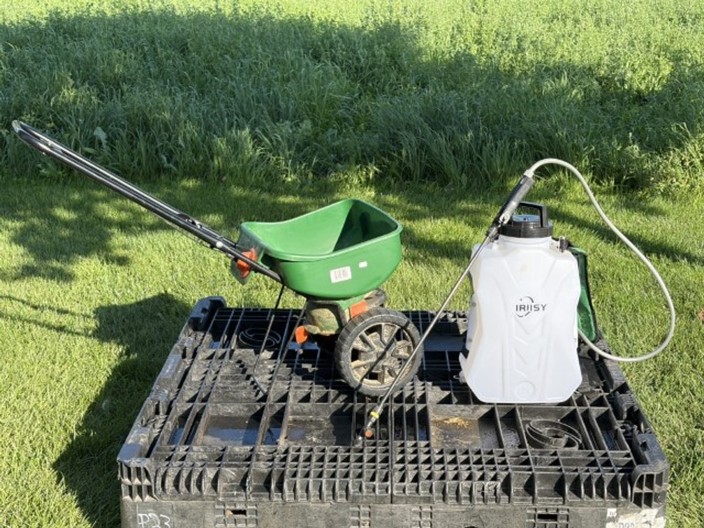 Scotts Turf Builder EdgeGuard Mini Broadcast Spreader & Irons Backpack Sprayer