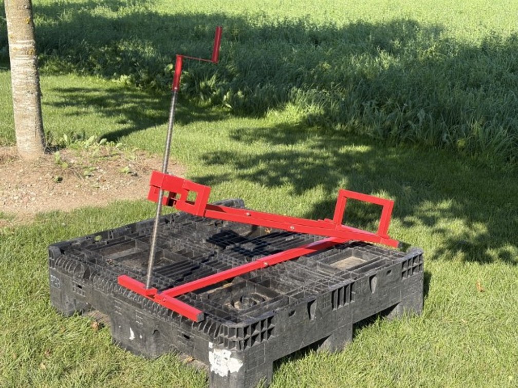 880 lb Lawn Tractor / Riding Mower Lift Jack