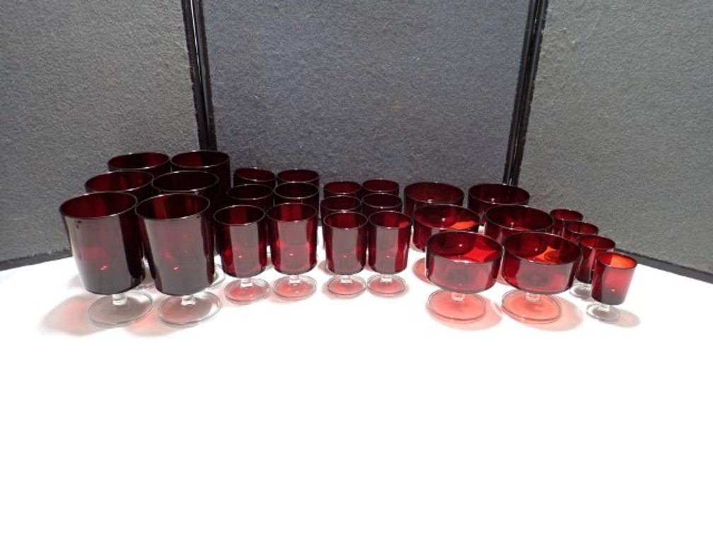 Luminarc Cavalier Ruby Red