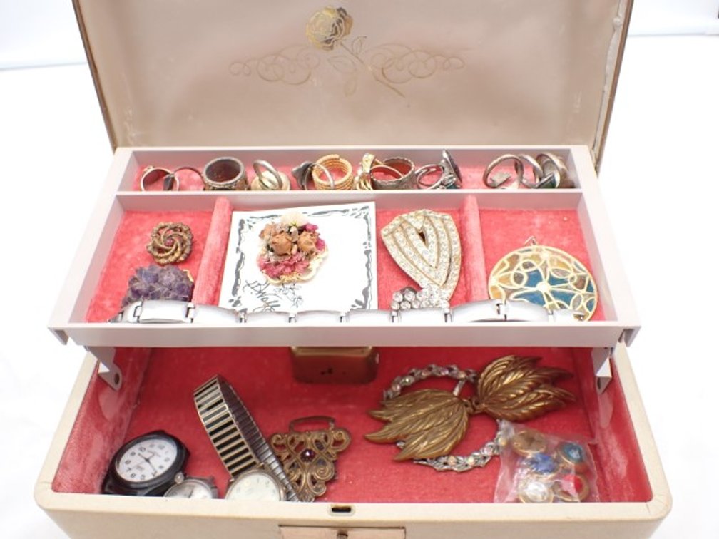 Chest of Rings & Things