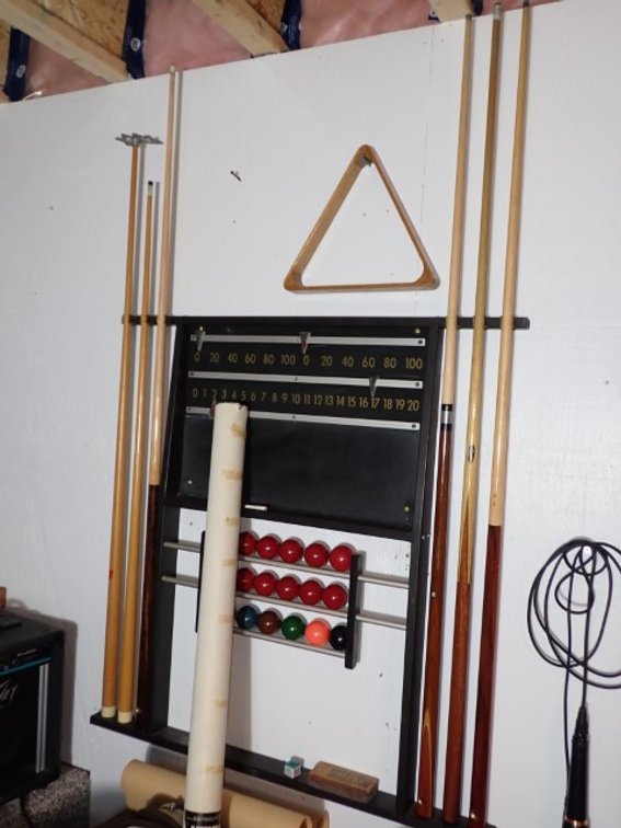 Rack, Cues, Snooker Balls