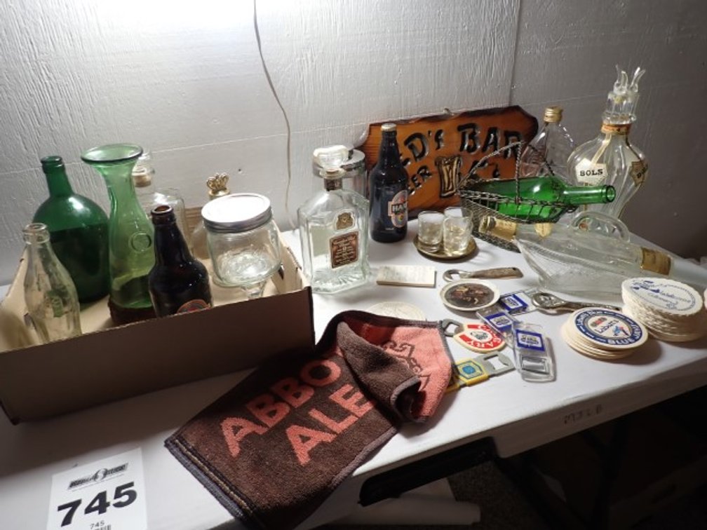 Ted's Bar with Labatt's and Molson's