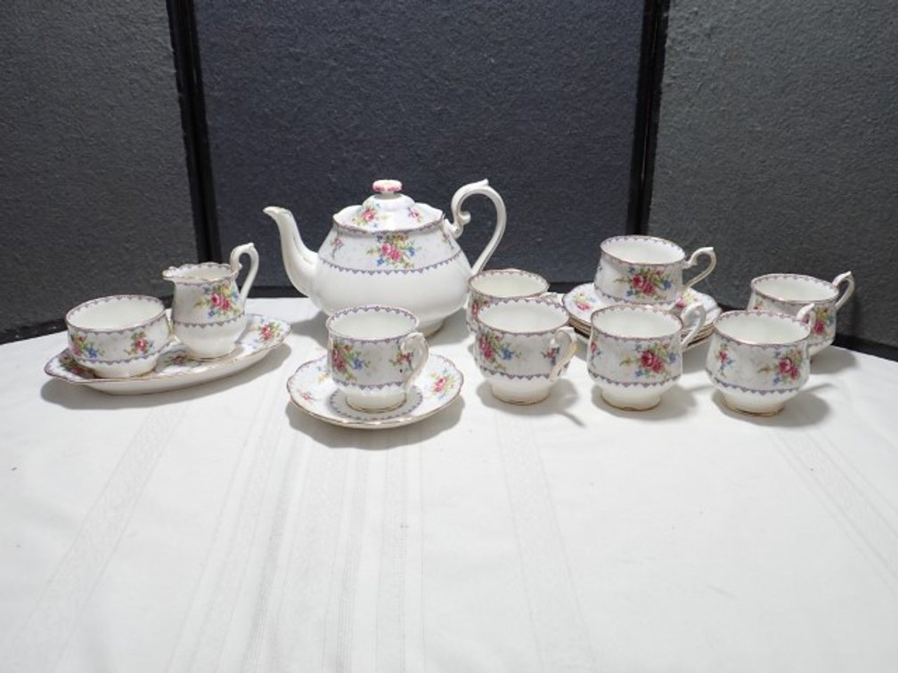 Royal Albert "Petit Point"